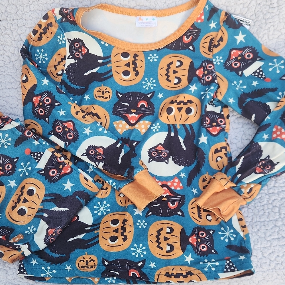 SHIRLEY AND STONE, Kids Soft  Halloween Cat and Pumpkin Print Pajama Set Sz M